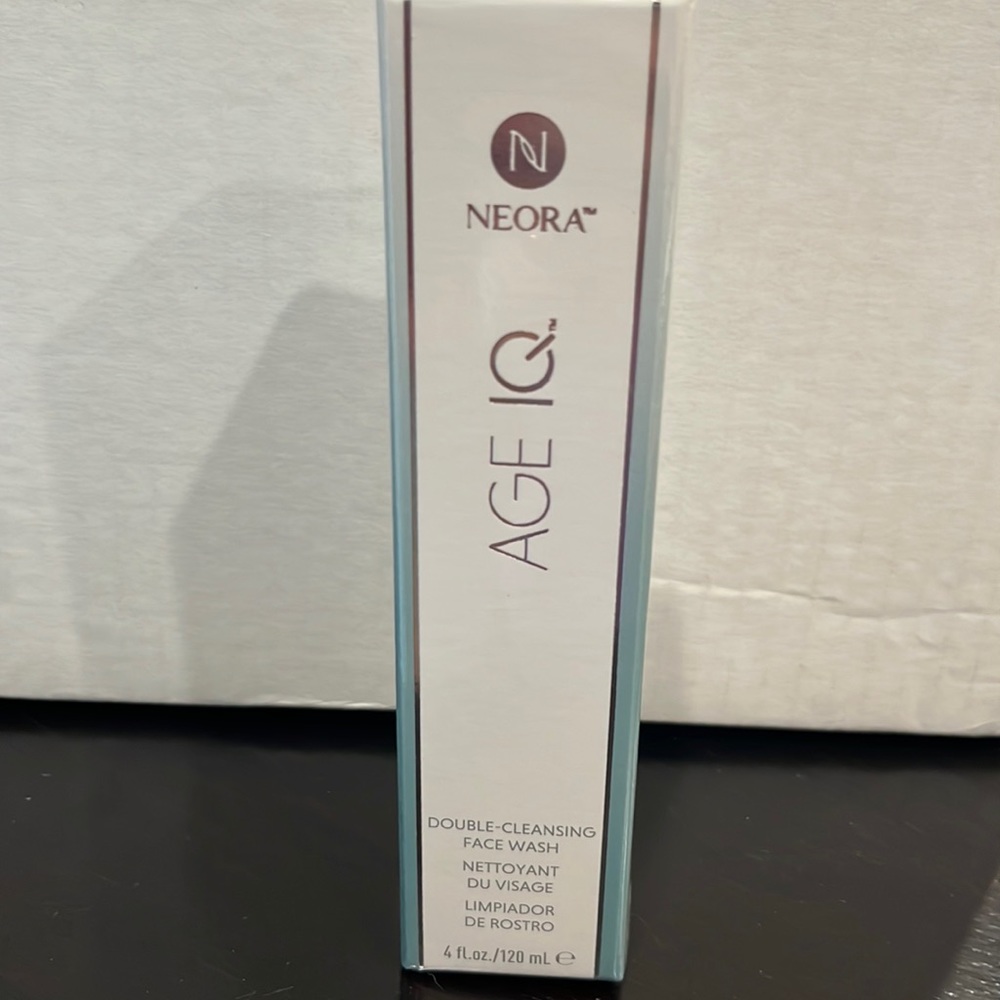 Neora double-cleansing face wash